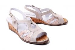 SUAVE 710015-81 natural, sandały damskie. Brązowe sandały Suave, bez wzorów, ze skóry, bez obcasa, na koturnie, bez zapięcia. Za 246.94 zł.