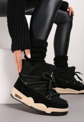 Czarne Śniegowce na Płaskiej Podeszwie ze Sznurowaniem i Futerkiem Typu Baranek Salabira. Czarne śniegowce Born2be, bez wzorów, z jeansu, bez zapięcia. Za 84.99 zł.