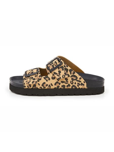 Billowy Klapki w kolorze jasnobrązowym rozmiar: 39. Brązowe klapki Billowy, bez wzorów, klasyczne, z otwartym noskiem, bez obcasa, bez zapięcia. Za 96.60 zł.