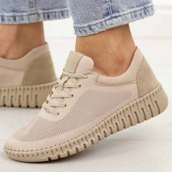 Beżowe skórzane półbuty damskie T.Sokolski 2501. Brązowe półbuty wsuwane Sokolski, na jesień, bez wzorów, z jeansu, casualowe, z okrągłym noskiem, bez obcasa, na płaskiej podeszwie. Za 269.00 zł.