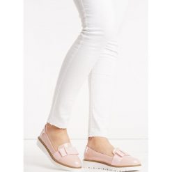 Różowe Mokasyny Mabel. Czerwone mokasyny Born2be, bez wzorów. Za 39.99 zł.