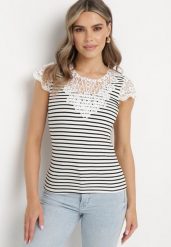 Biało-Czarny Bawełniany T-shirt z Prążkowanej Dzianiny Ozdobiony Koronką Liasilo. Białe t-shirty Born2be, m, bez wzorów, z bawełny, bez kołnierzyka, bez ramiączek. Za 59.99 zł.