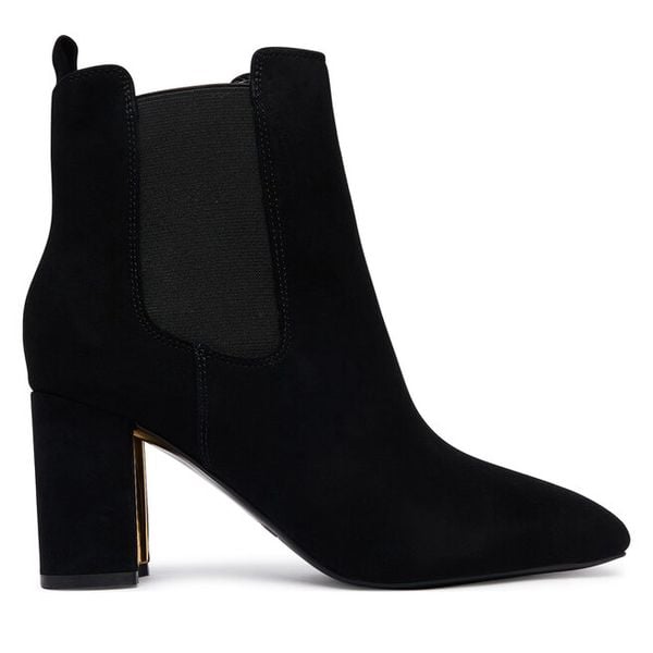 Botki Guess. Czarne botki Guess, z aplikacjami, bez obcasa, na słupku, bez zapięcia. Za 674.99 zł.