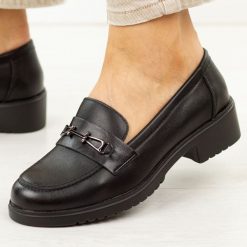 Czarne skórzane mokasyny damskie M.Daszyński Jh04-3. Czarne mokasyny M.Daszyński, bez wzorów, z jeansu, z okrągłym noskiem. Za 259.00 zł.