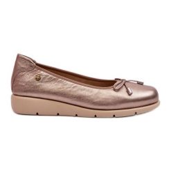 Eleganckie Baleriny Damskie Ze Skóry Naturalnej Maciejka P6504-25 Złote złoty. Żółte baleriny bez wzorów, ze skóry, eleganckie, bez obcasa, na koturnie, bez zapięcia. Za 351.12 zł.