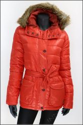 DAMSKA KURTKA ZIMOWA LEE PUFFER JACKET LAVA RED L56TWSAF $. Czerwone kurtki Lee, na zimę, l, bez wzorów, z puchu, eleganckie, bez kaptura. Za 259.99 zł.