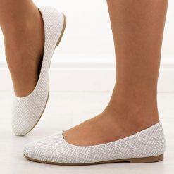 Białe baleriny damskie Evento 9047. Białe baleriny eVento, bez wzorów, z jeansu, eleganckie, bez obcasa, na płaskiej podeszwie, bez zapięcia. Za 89.00 zł.