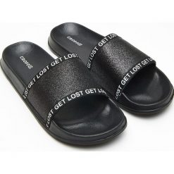 Klapki - Czarny. Klapki marki Cropp. Za 49.99 zł.