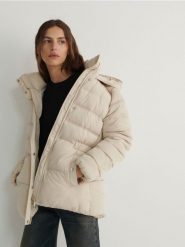 Taliowana kurtka - kremowy. Białe kurtki Reserved, l, bez wzorów, z tkaniny, bez kaptura. W wyprzedaży za 69.99 zł.