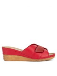 Go Soft Klapki ARC-2309-07 Czerwony. Czerwone klapki GO SOFT, bez wzorów, ze skóry, bez obcasa, bez zapięcia. Za 149.99 zł.