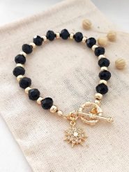 Atelier MIU Pozłacana bransoletka z elementem ozdobnym rozmiar: onesize. Czarne bransoletki atelier MIU, z cyrkonią, pozłacane. Za 52.99 zł.