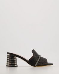 KLAPKI NA OBCASIE 083252260 BLACK. Czarne klapki Venezia, bez wzorów, ze skóry, bez obcasa, na obcasie, bez zapięcia. Za 329.00 zł.