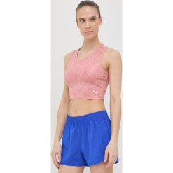 Puma top treningowy Studio kolor różowy. Czerwone topy Puma, l, bez wzorów, z materiału, bez kołnierzyka, bez ramiączek. W wyprzedaży za 139.99 zł.