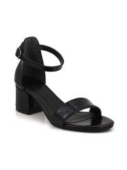 White Line Sandały w kolorze czarnym rozmiar: 37. Czarne sandały White Line, bez wzorów, z otwartym noskiem, bez obcasa, na koturnie, bez zapięcia. Za 43.47 zł.