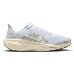 Buty do biegania damskie Nike Air Zoom Pegasus 41. Białe buty do biegania Nike, na zimę, bez wzorów, z gumy, bez zapięcia, do biegania. Za 829.00 zł.
