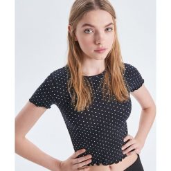 Bluzka w kropki - Czarny. Bluzki marki Cropp. Za 39.99 zł.