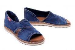 ARTIKER RELAKS 46C0211 jeans, sandały damskie. Niebieskie sandały Artiker Relaks, bez wzorów, z jeansu, bez obcasa, bez zapięcia. Za 195.93 zł.