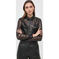 Guess koszula damska kolor czarny regular z kołnierzykiem klasycznym. Czarne koszule Guess, l, z aplikacjami, klasyczne, bez kołnierzyka, bez ramiączek. W wyprzedaży za 391.99 zł.