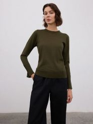 BGN Sweter w kolorze ciemnozielonym rozmiar: 40. Zielone swetry BGN, bez wzorów, bez ramiączek. Za 184.02 zł.