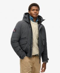 Superdry City Padded Bomber Kurtka pikowana – luźny fason. Brązowe kurtki Superdry, xl, z aplikacjami, z materiału, z kapturem. Za 707.50 zł.