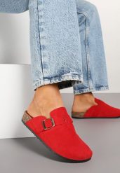 Czerwone Klapki Ozdobione Klamrą na Pasku Zelevelis. Czerwone klapki Renee, bez wzorów, z jeansu, eleganckie, bez obcasa, na obcasie, bez zapięcia. W wyprzedaży za 67.49 zł.
