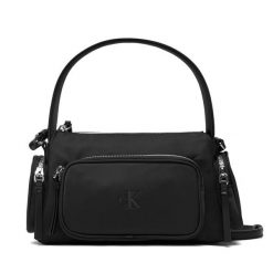 Torebka Calvin Klein. Czarne torebki klasyczne Calvin Klein, bez wzorów, z nylonu, klasyczne, bez dodatków. Za 379.99 zł.