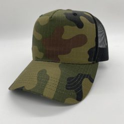 Czapka z daszkiem truckerka Green escape. Zielone czapki z daszkiem MAGROF, bez wzorów, sportowe. W wyprzedaży za 49.99 zł.