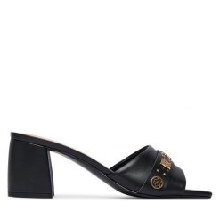 Klapki Guess. Czarne klapki Guess, z aplikacjami, bez obcasa, bez zapięcia. Za 549.99 zł.