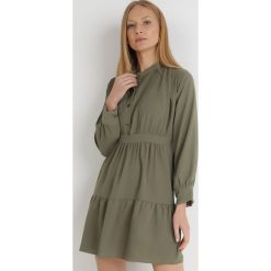 Zielona Sukienka Sephase. Zielone sukienki Born2be, m, bez wzorów, eleganckie, bez kołnierzyka, bez ramiączek, mini, rozkloszowane. W wyprzedaży za 71.99 zł.