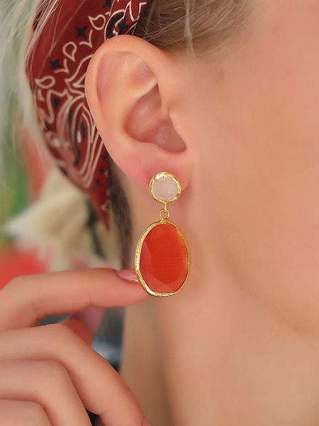 L'Atelier de Gaia Pozłacane kolczyki-wkrętki z kocim okiem i kamieniami księżycowymi rozmiar: onesize. Białe kolczyki L'Atelier de Gaia, z kamieniem księżycowym, pozłacane. Za 83.03 zł.