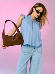 Koszulowa bluzka z falbanami z lyocellu - niebieski. Niebieskie bluzki Sinsay, l, bez wzorów, z lyocellu, bez kołnierzyka, bez ramiączek. Za 39.99 zł.