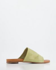 KLAPKI 0471754 KHAKI. Brązowe klapki Venezia, bez wzorów, ze skóry, bez obcasa, bez zapięcia. Za 149.00 zł.