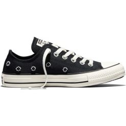 Buty sportowe Converse Chuck Taylor All Star. Czarne buty treningowe Converse, bez wzorów, z materiału, bez zapięcia. Za 490.00 zł.