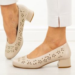 Cieliste czółenka damskie na obcasie Sergio Leone Sk180. Czółenka Sergio Leone, na lato, bez wzorów, z materiału, biznesowe, z okrągłym noskiem, bez obcasa, na obcasie, bez zapięcia. Za 179.00 zł.