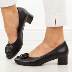 Czarne czółenka damskie na obcasie Potocki 12769. Czarne czółenka POTOCKI, na jesień, bez wzorów, z materiału, biznesowe, z okrągłym noskiem, bez obcasa, na obcasie, bez zapięcia. W wyprzedaży za 166.32 zł.