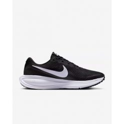 Buty do biegania damskie Nike Revolution 8. Czarne buty do biegania Nike, bez wzorów, z materiału, bez zapięcia, do biegania, nike revolution. Za 259.99 zł.