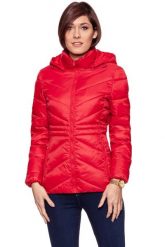 DAMSKA KURTKA ZIMOWA WRANGLER SHORT PUFFER SALSA RED W4124V5WN. Czerwone kurtki Wrangler, na zimę, xs, bez wzorów, bez kaptura. Za 199.99 zł.