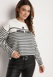 Biały Sweter z Bawełną w Paski z Haftowanym Napisem Zeanista. Białe swetry Born2be, uniwersalny, z aplikacjami, z bawełny, eleganckie, bez ramiączek. W wyprzedaży za 76.49 zł.