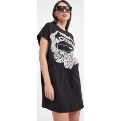 Sukienka TWINSET ACTITUDE. Białe sukienki Twinset Milano, l, bez wzorów, z koronki, bez kołnierzyka, bez ramiączek, mini. W wyprzedaży za 363.30 zł.