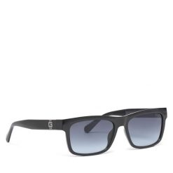 Okulary przeciwsłoneczne Guess. Czarne okulary przeciwsłoneczne Guess, z aplikacjami. Za 499.99 zł.