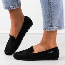 Czarne ażurowe zamszowe mokasyny damskie Potocki 09301. Czarne mokasyny POTOCKI, w ażurowe wzory, z zamszu. Za 149.00 zł.