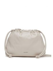Calvin Klein Jeans Torebka Drawstring Crossbody26 LV04K3060G Biały. Białe torebki klasyczne Calvin Klein Jeans, bez wzorów, z jeansu, bez dodatków. Za 249.99 zł.