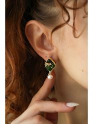 Pierres delicates Pozłacane kolczyki-wkrętki z malachitami rozmiar: onesize. Zielone kolczyki Pierres delicates, z malachitem, pozłacane. Za 122.09 zł.