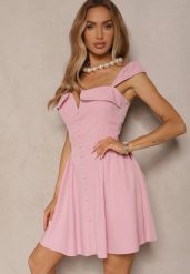Różowa Sukienka o Rozkloszowanym Kroju na Ramiączkach z Ozdobnym Dekoltem Salaviel. Czerwone sukienki Renee, na co dzień, m, bez wzorów, eleganckie, bez kołnierzyka, bez ramiączek, mini, kopertowe. W wyprzedaży za 118.99 zł.