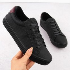 Trampki niskie ocieplane czarne Big Star OO274A462. Czarne buty sportowe lifestyle BIG STAR, bez wzorów, ze skóry ekologicznej, retro, bez zapięcia. Za 76.00 zł.