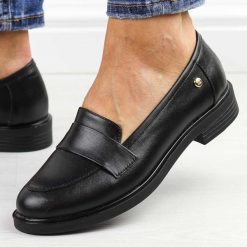 Czarne skórzane Polskie mokasyny damskie Deoni D610. Czarne mokasyny Deoni, bez wzorów, ze skóry, z okrągłym noskiem. Za 419.00 zł.