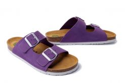 DR. BRINKMANN 700561-59 lila, klapki damskie. Fioletowe klapki Dr. Brinkmann, bez wzorów, ze skóry, bez obcasa, bez zapięcia. Za 264.90 zł.