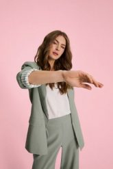 Marynarka z dodatkiem lnu oliwkowa. Zielone marynarki i żakiety MOODO, l, bez wzorów, ze lnu, bez ramiączek. Za 199.99 zł.