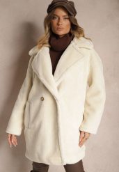 Jasnobeżowy Dwurzędowy Płaszcz Futrzany o Długim Kroju Typu Teddy Malwika. Brązowe płaszcze Renee, l, z aplikacjami, z dzianiny, eleganckie, bez kaptura. W wyprzedaży za 143.99 zł.