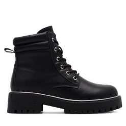 Botki JENNY. Czarne botki Jenny, bez wzorów, bez obcasa, na płaskiej podeszwie, bez zapięcia. Za 169.99 zł.